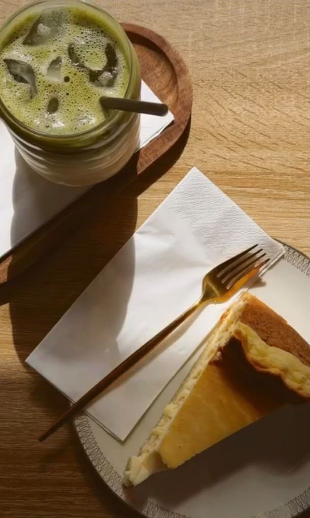 Matcha und Käsekuchen