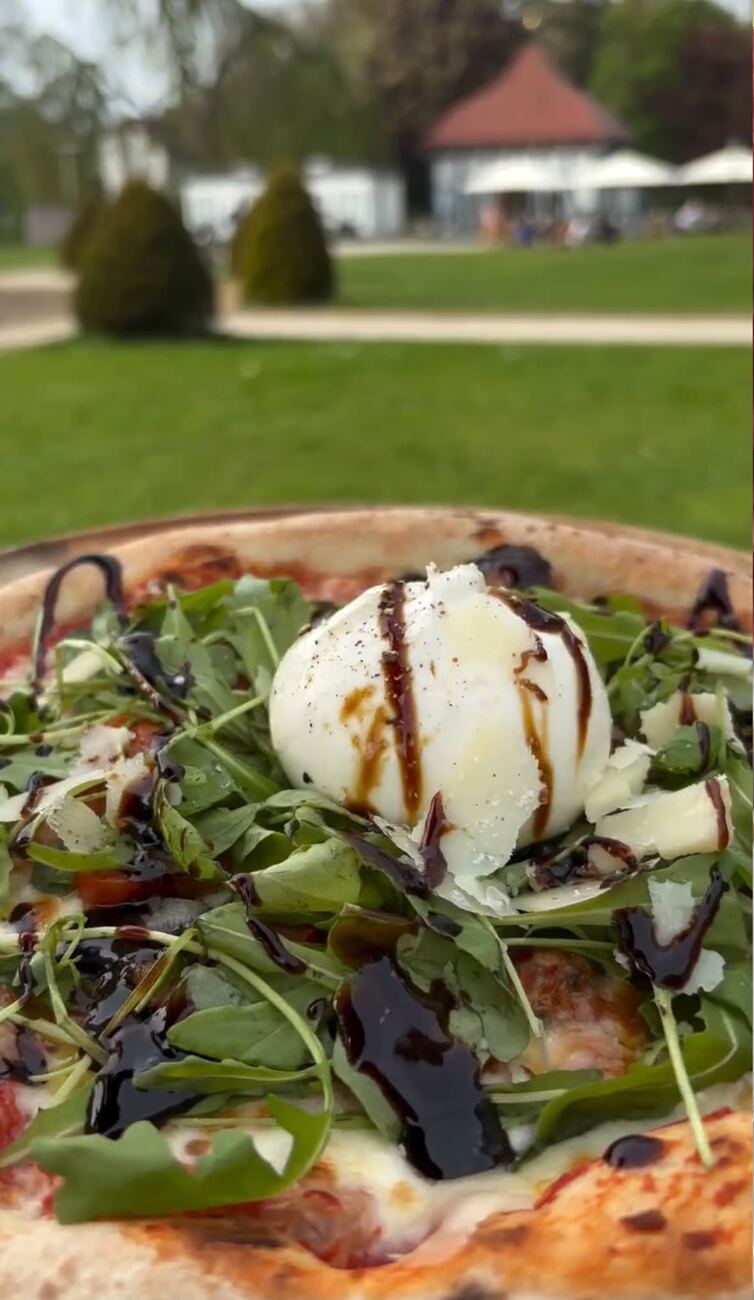 Pizza mit Burrata